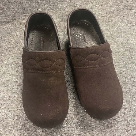 LANDS’ END Brown Suede Clogs womens shoes size 7 - Picture 2 of 7